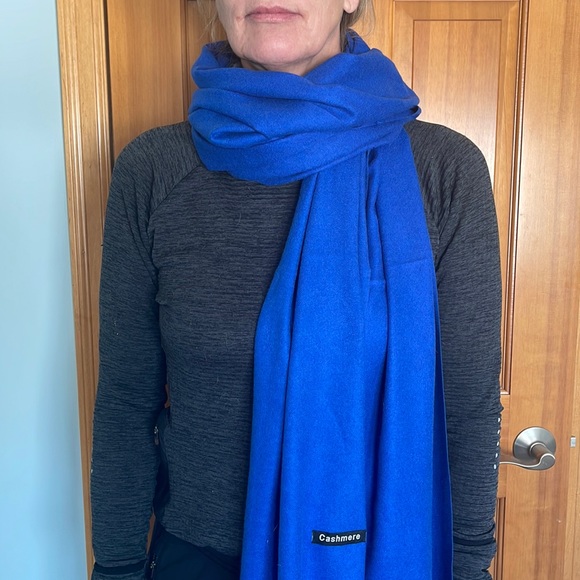 Cashmere blue soft scarf - one size - never worn - Picture 2 of 3